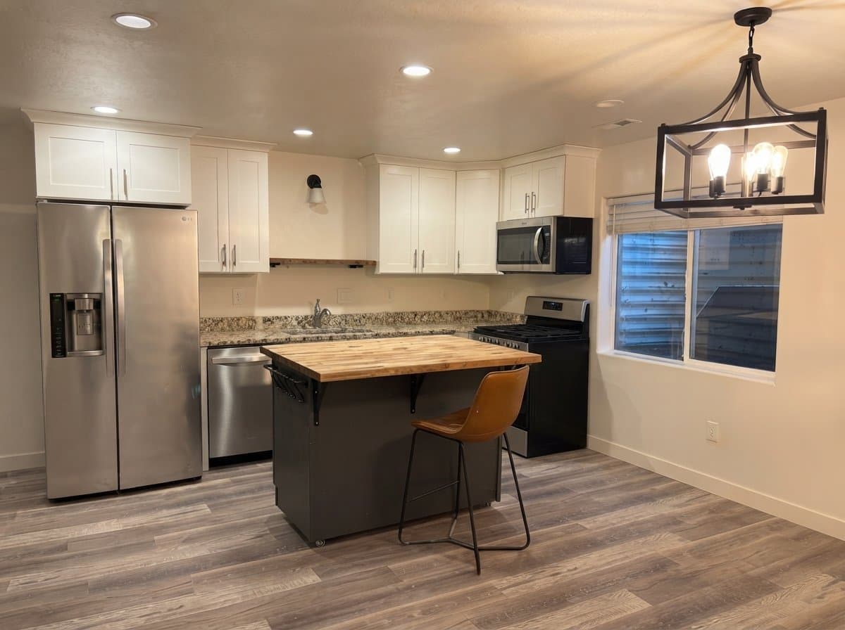 Midvale House: 765 W Wasatch St