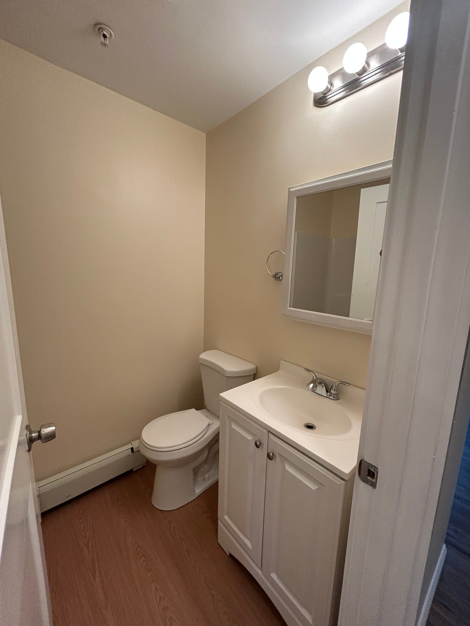 Lynn Apartment: 77-79 Chestnut St, Lynn, MA 01902, USA