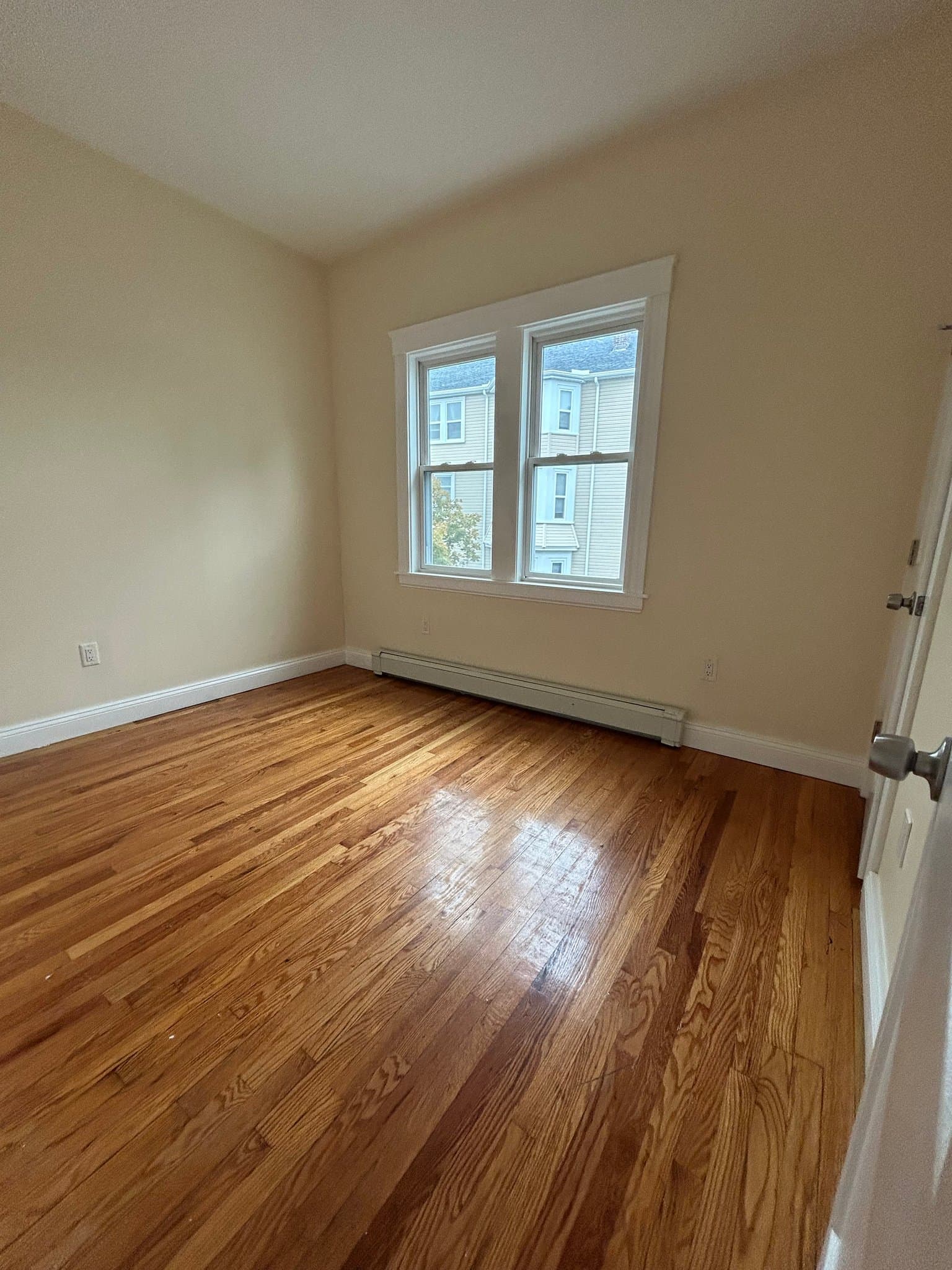 Lynn Apartment: 77-79 Chestnut St, Lynn, MA 01902, USA