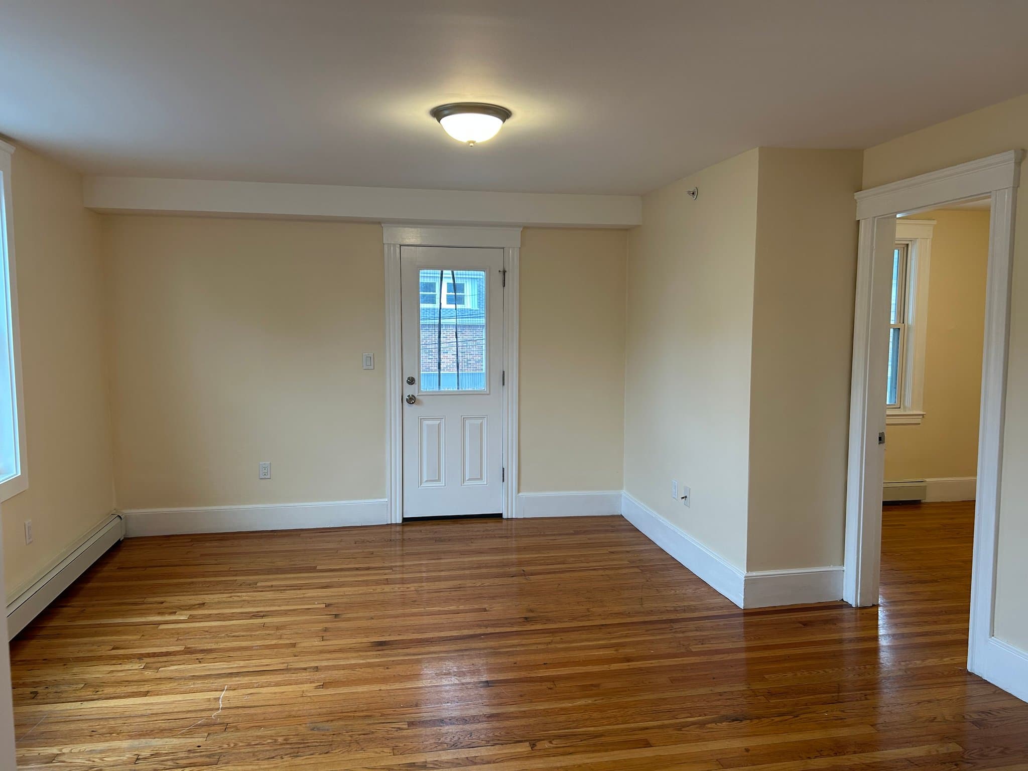Lynn Apartment: 77-79 Chestnut St, Lynn, MA 01902, USA