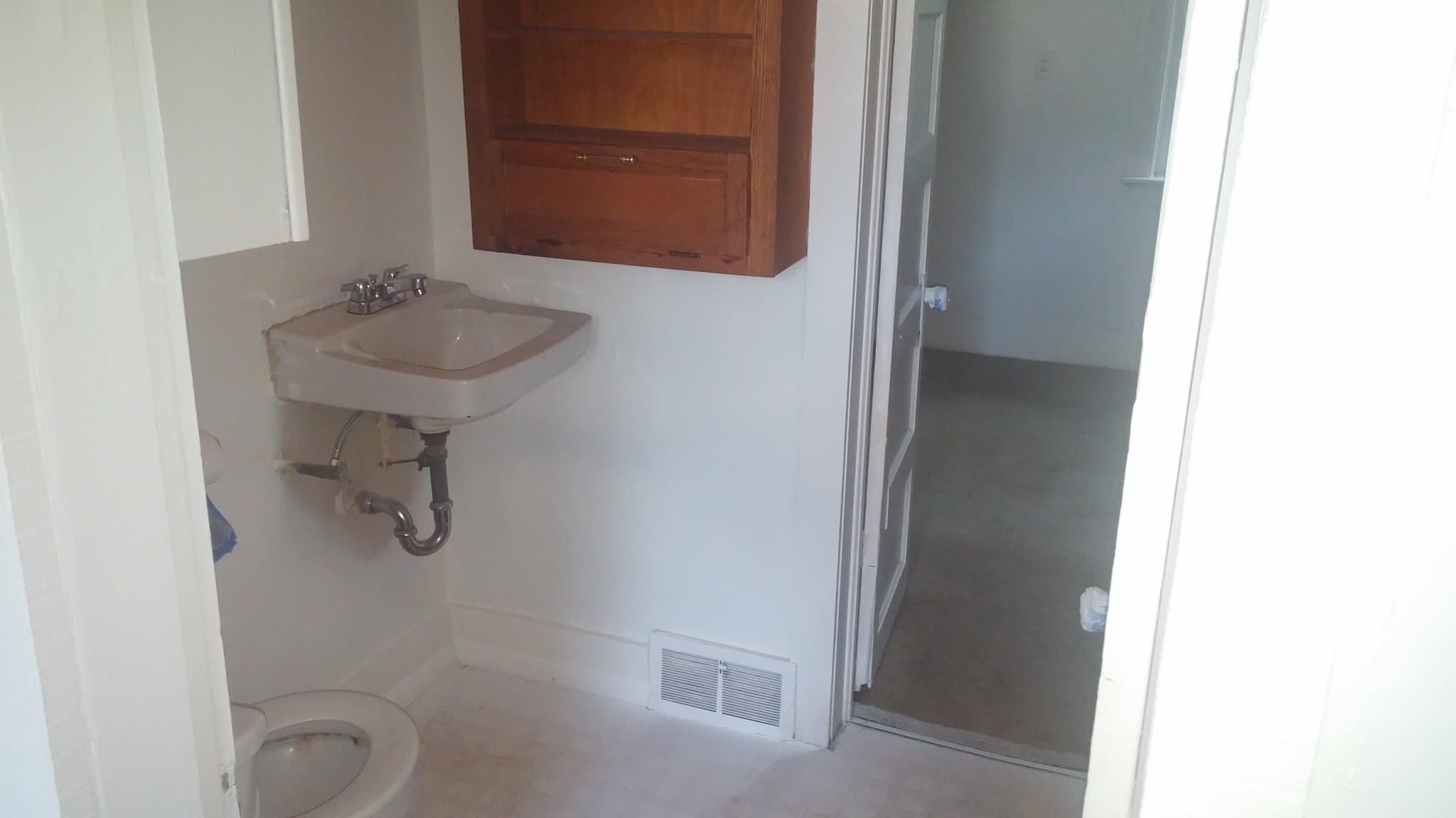 Salem House: 138 E 200 S