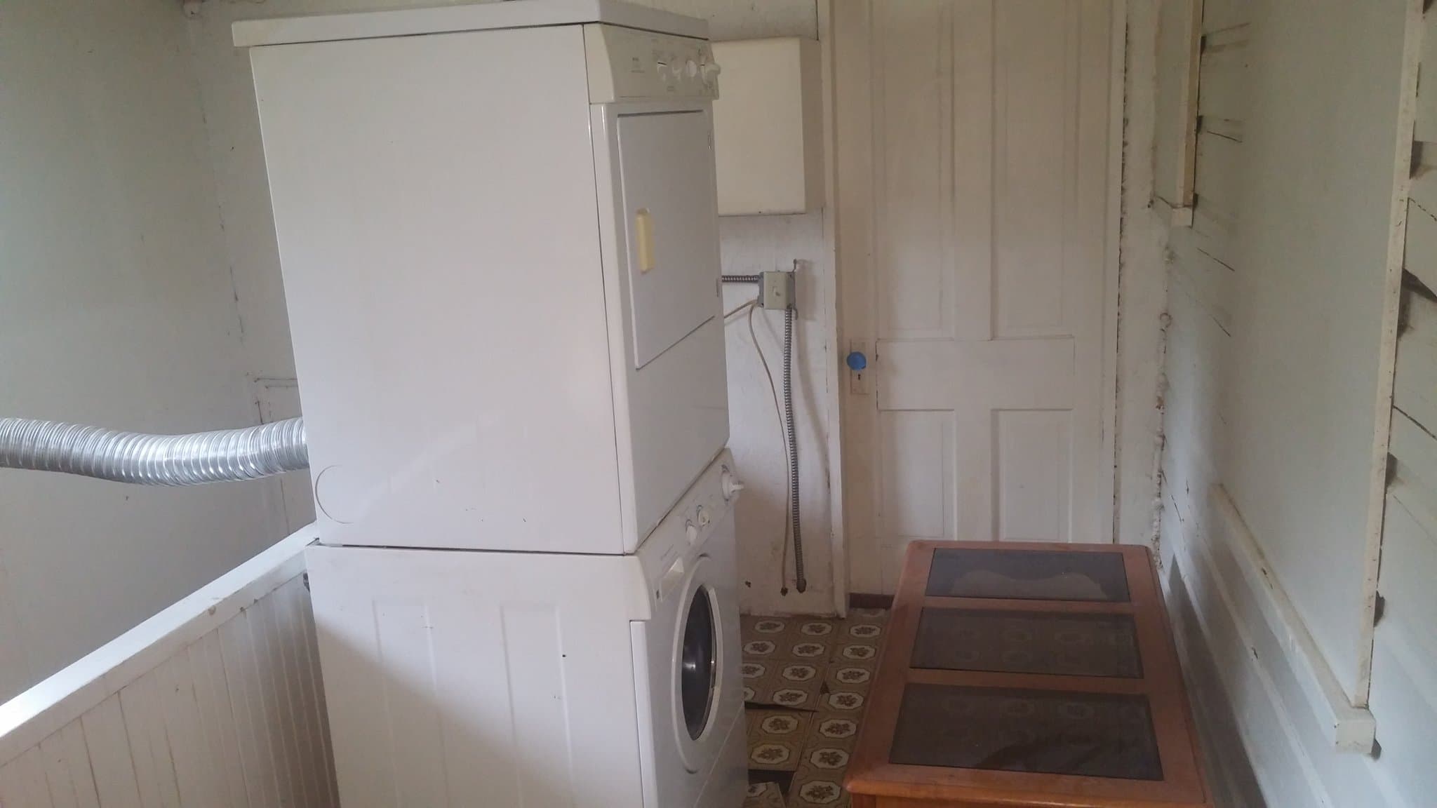 Salem House: 138 E 200 S