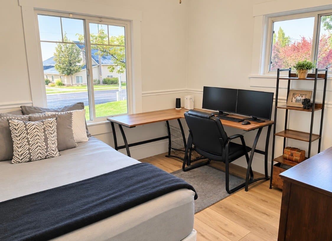 North Logan House: 2052 N 800 E