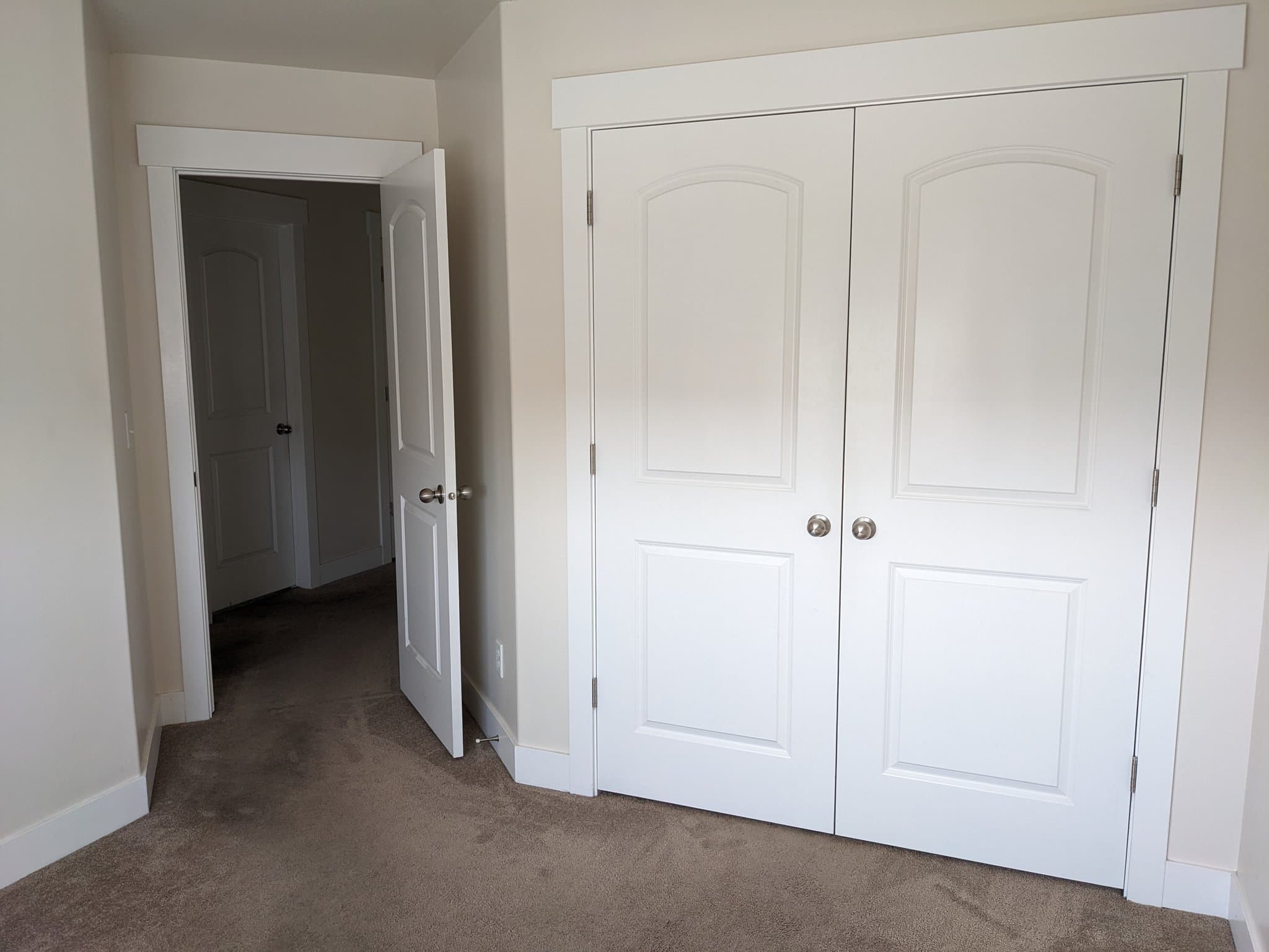 Vineyard Townhome: 262 W Silver Springs Dr