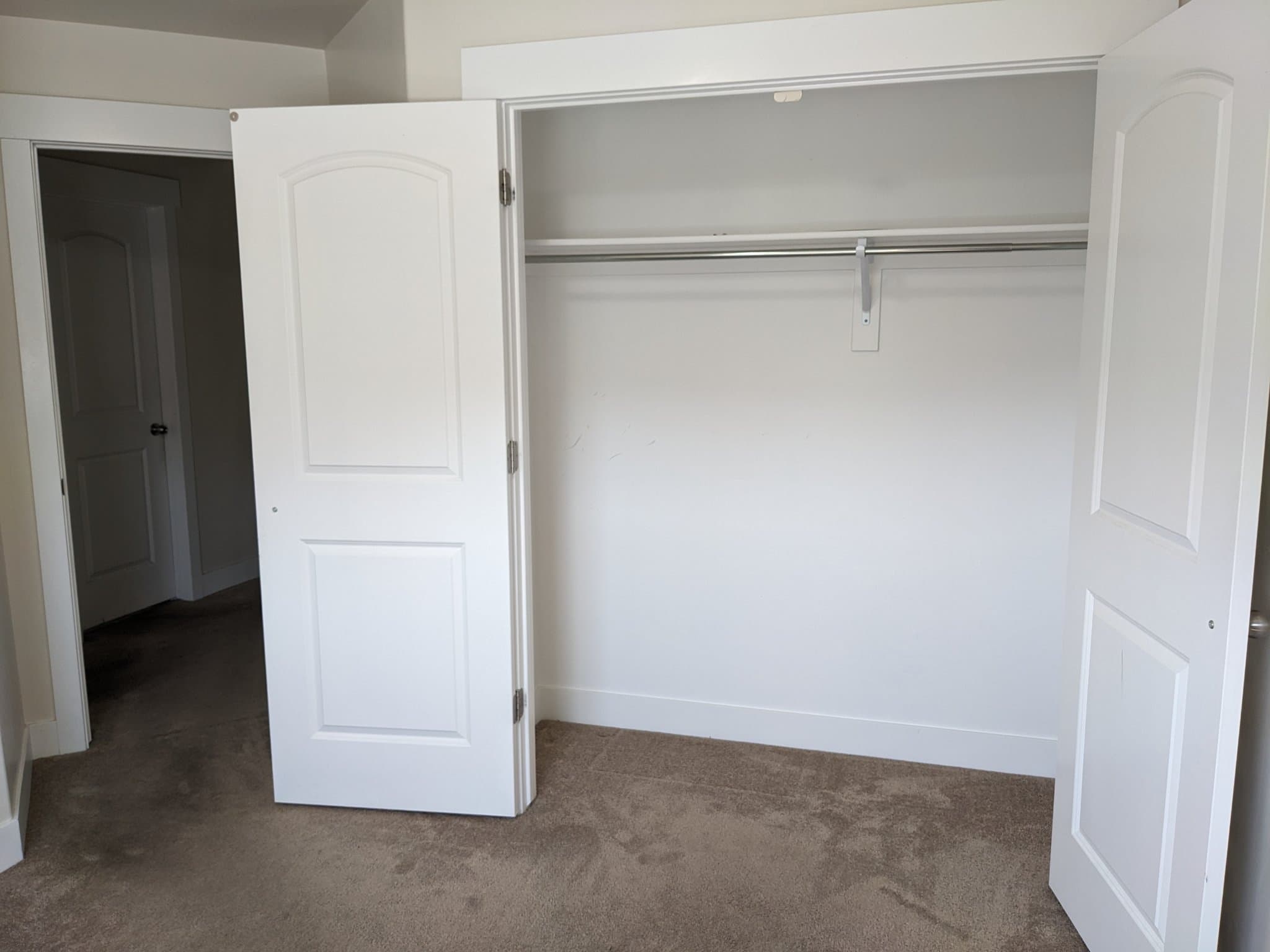 Vineyard Townhome: 262 W Silver Springs Dr