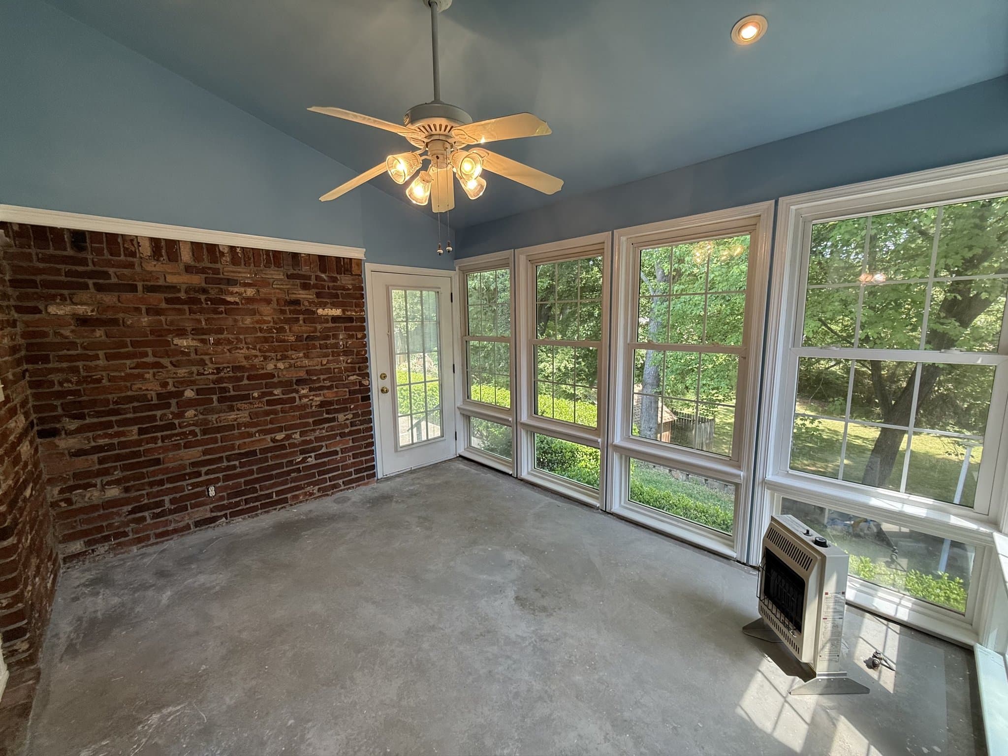 Tucker House: 1745 Samaria Trl