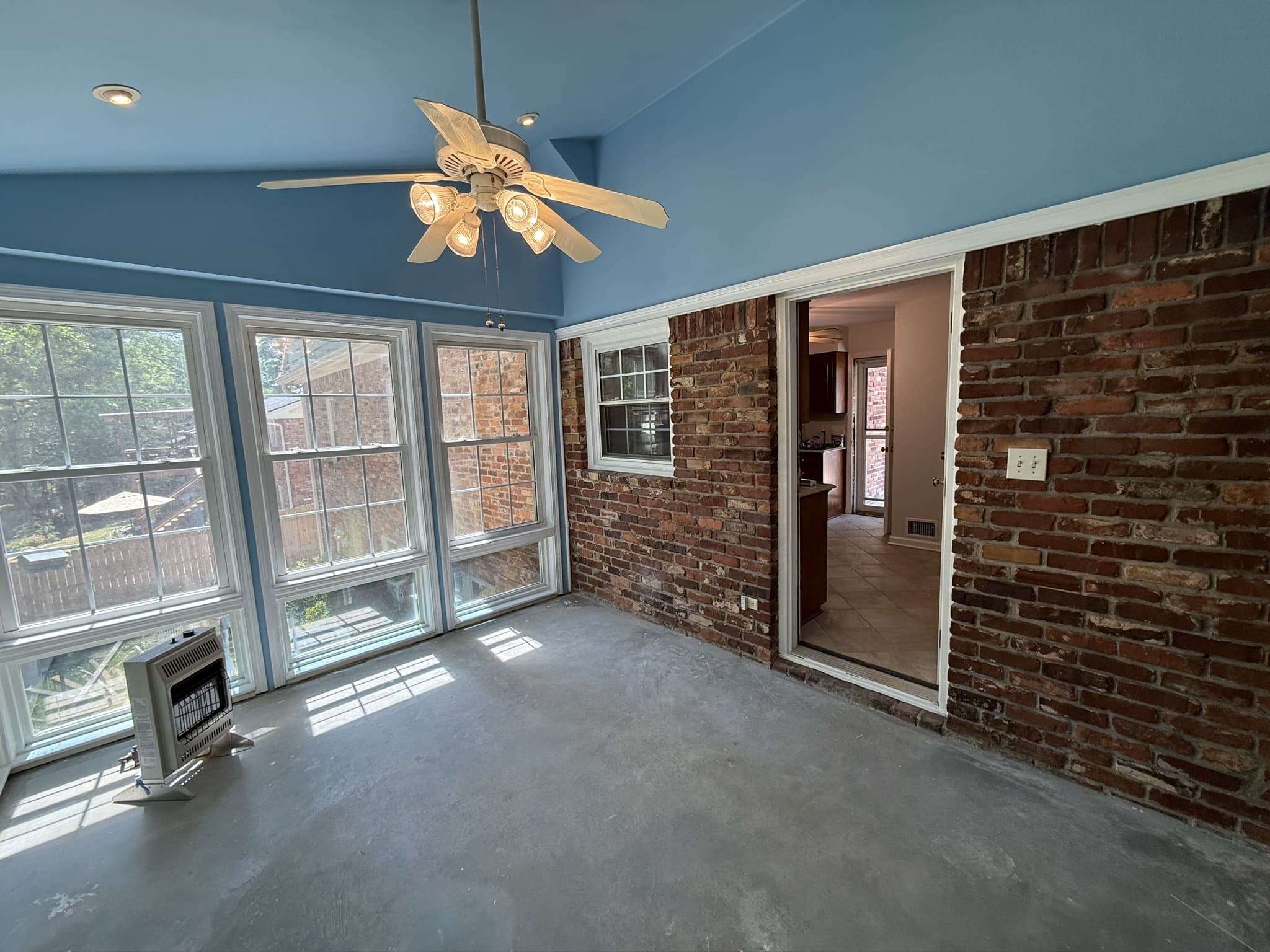Tucker House: 1745 Samaria Trl