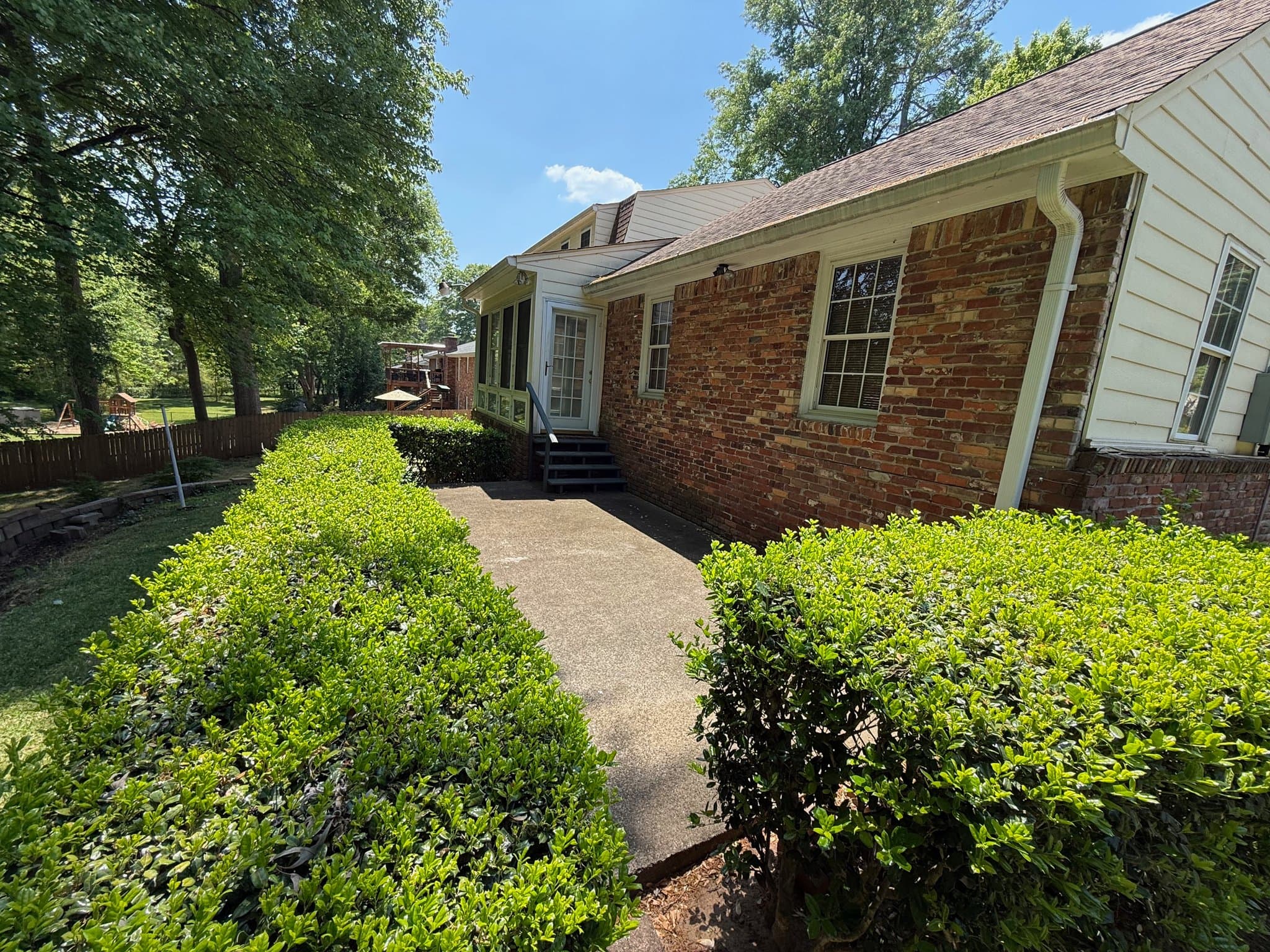 Tucker House: 1745 Samaria Trl