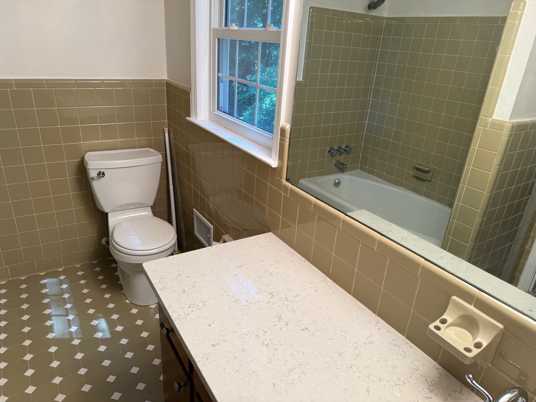 Tucker House: 1745 Samaria Trl
