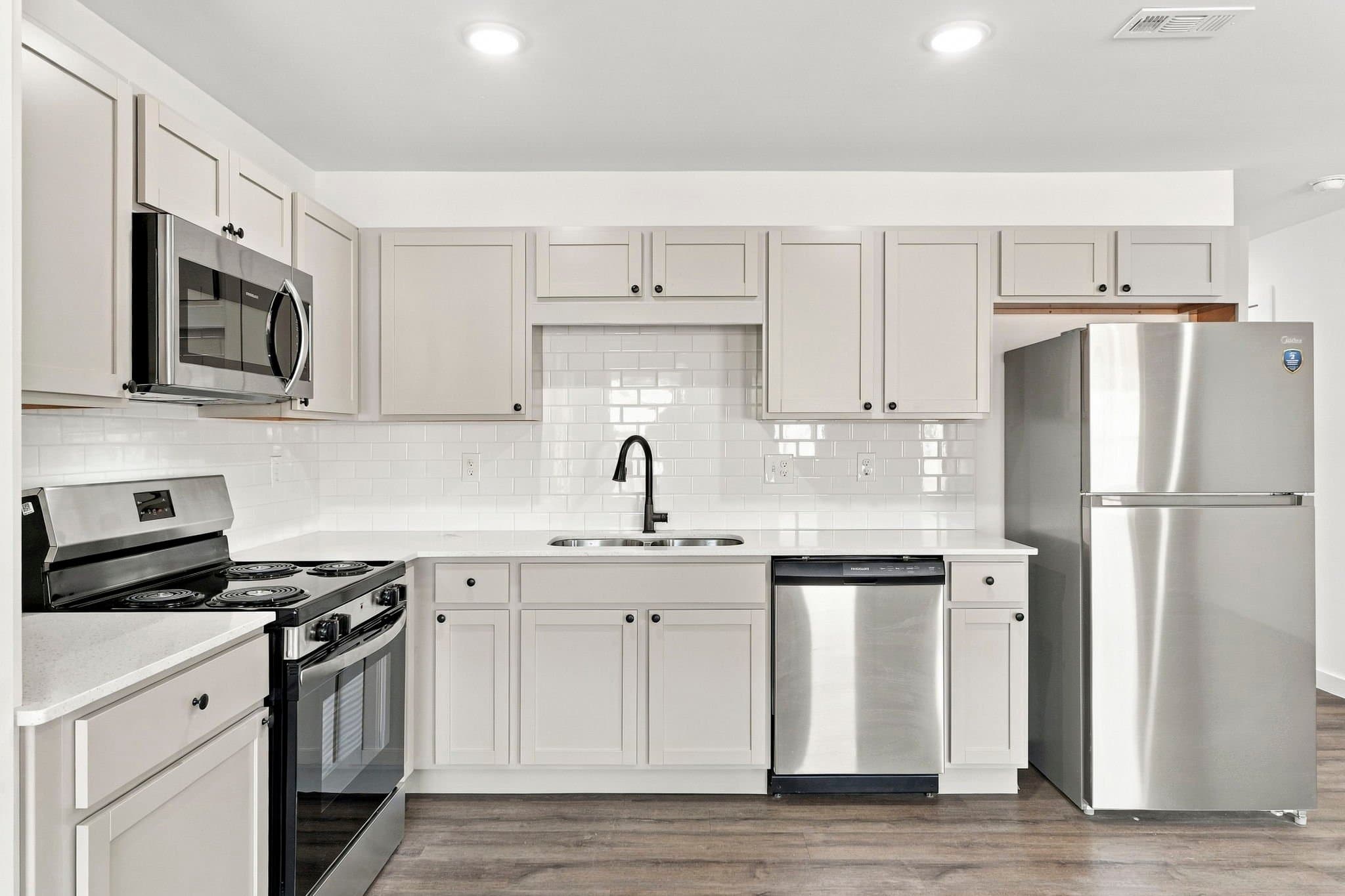 Siloam Springs Apartment: 820 S Timothy St