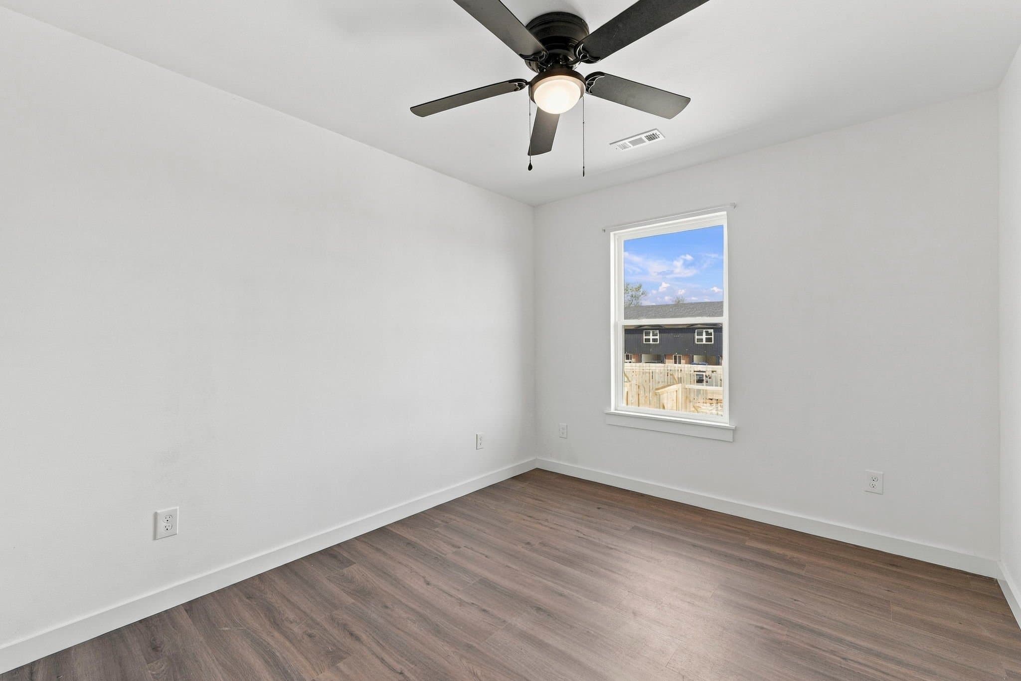 Siloam Springs Apartment: 820 S Timothy St