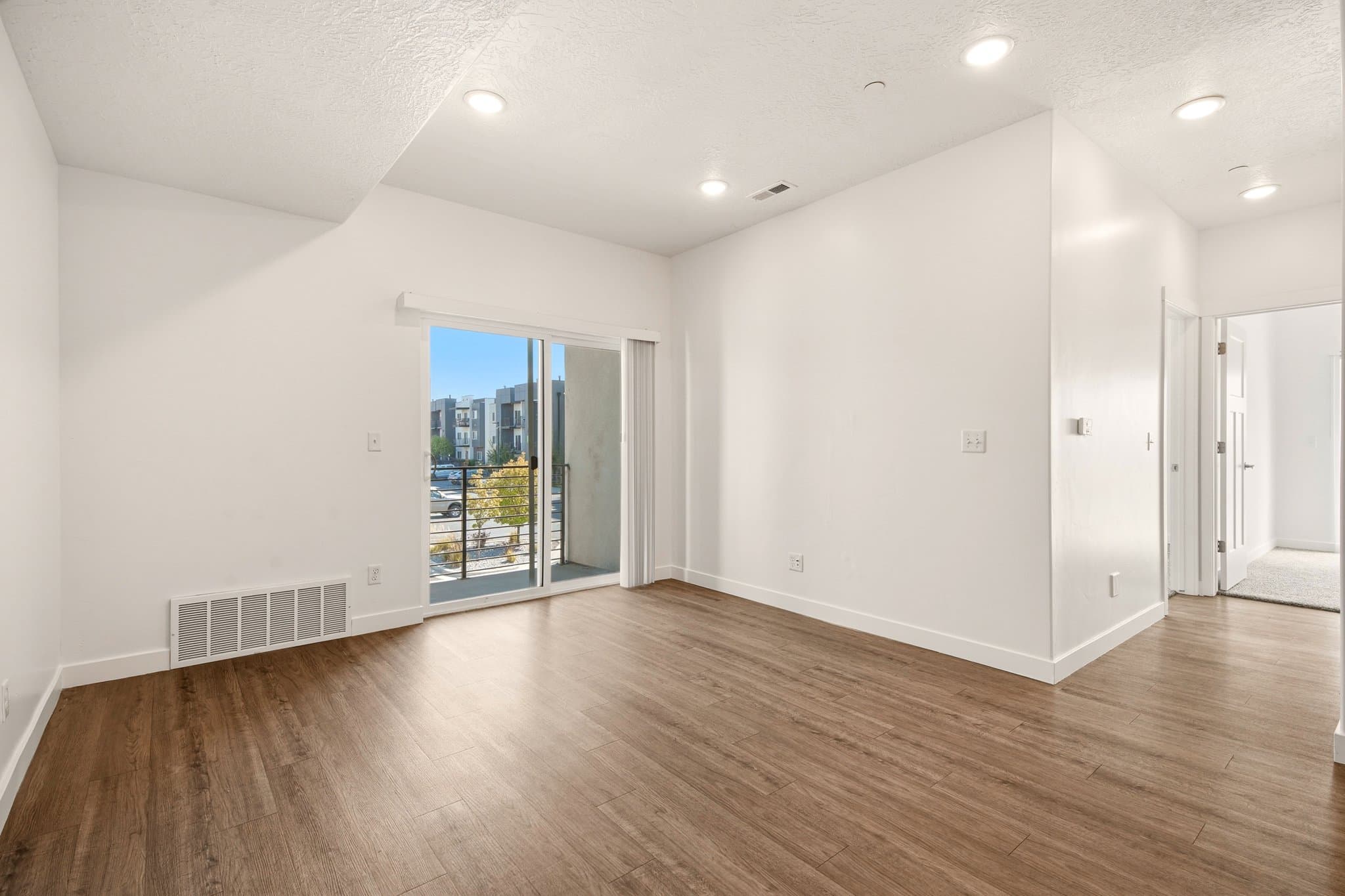 Vineyard Apartment: 250 N Mill Rd
