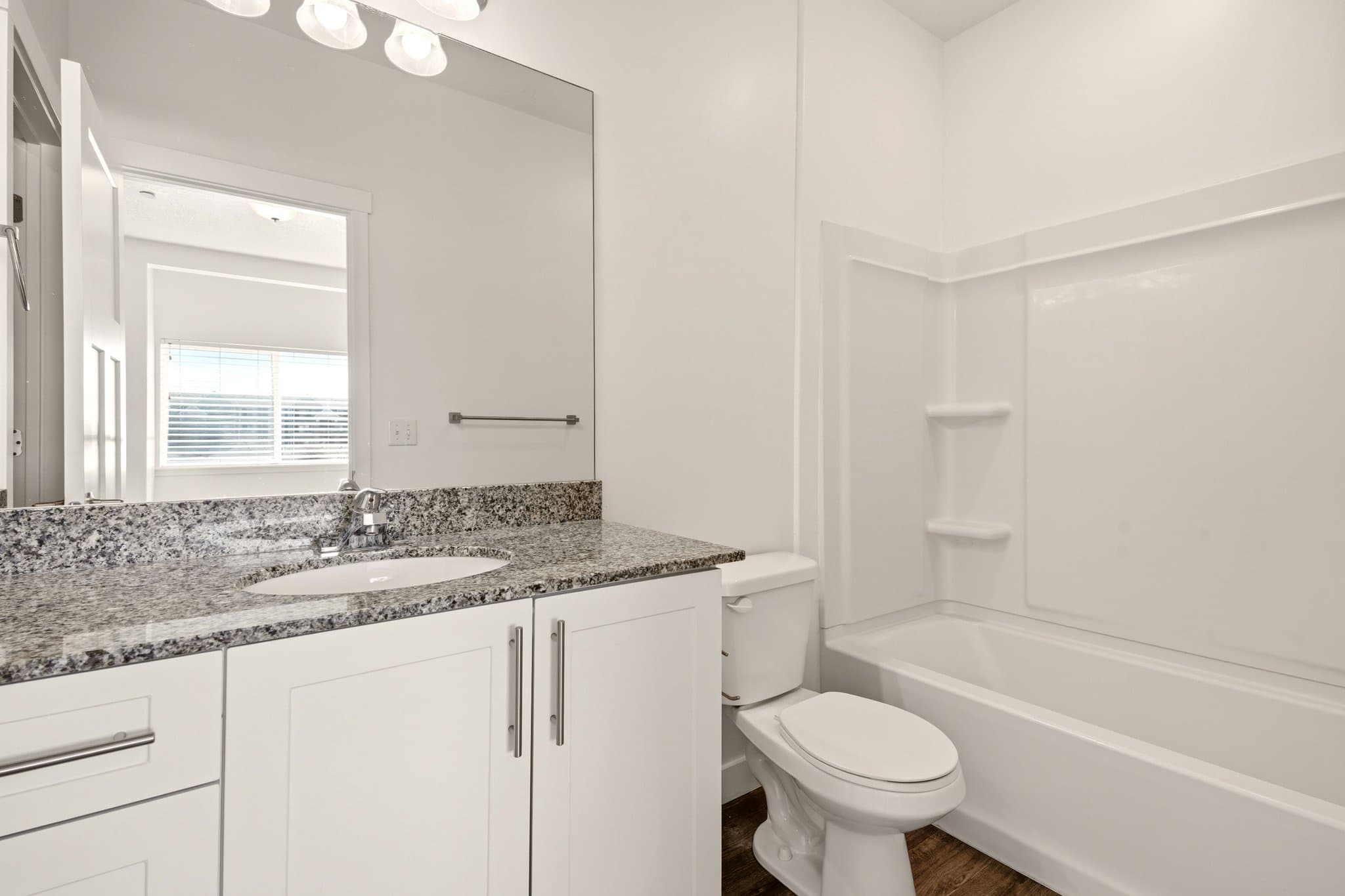 Vineyard Apartment: 250 N Mill Rd