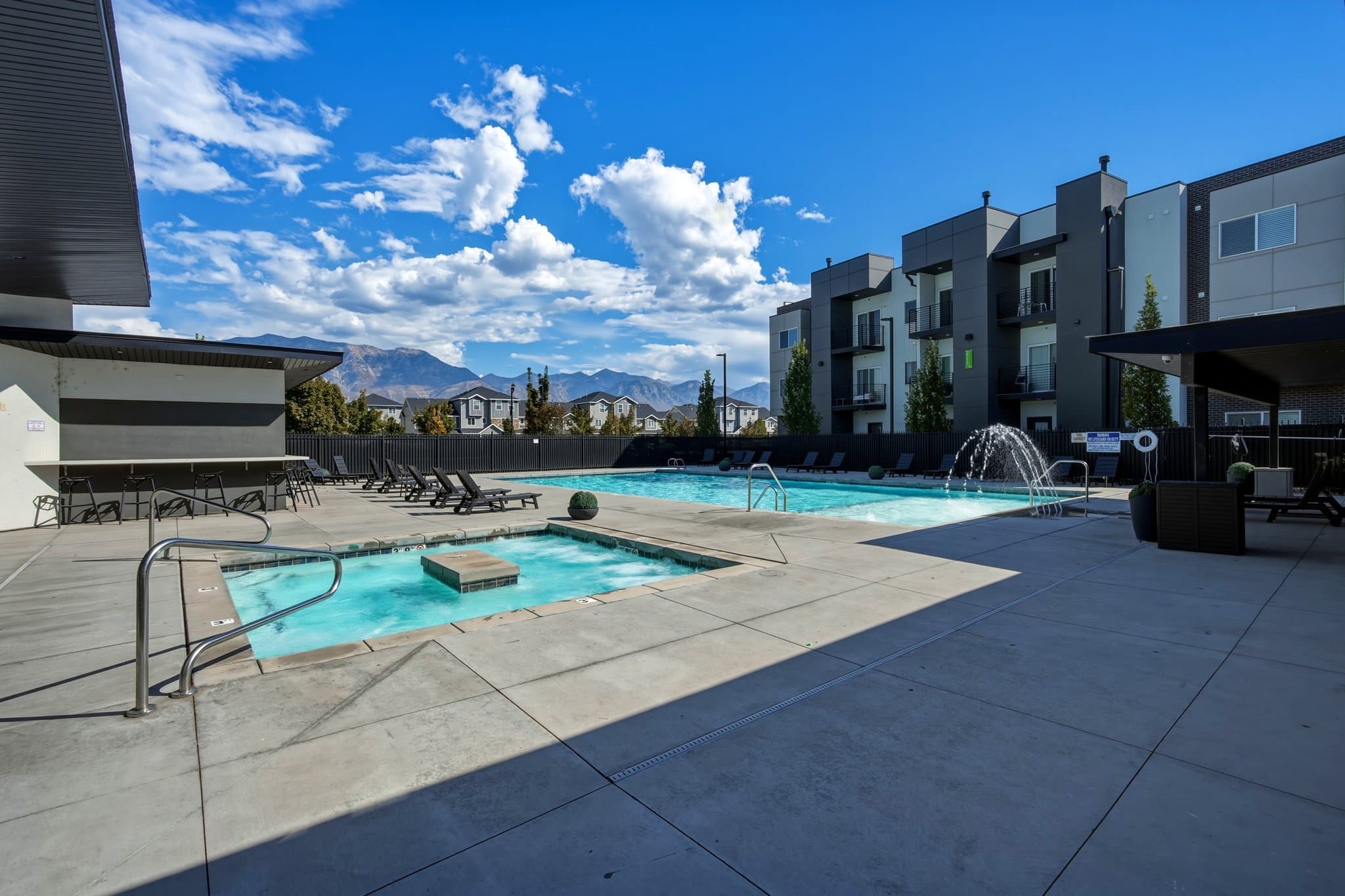 Vineyard Apartment: 250 N Mill Rd