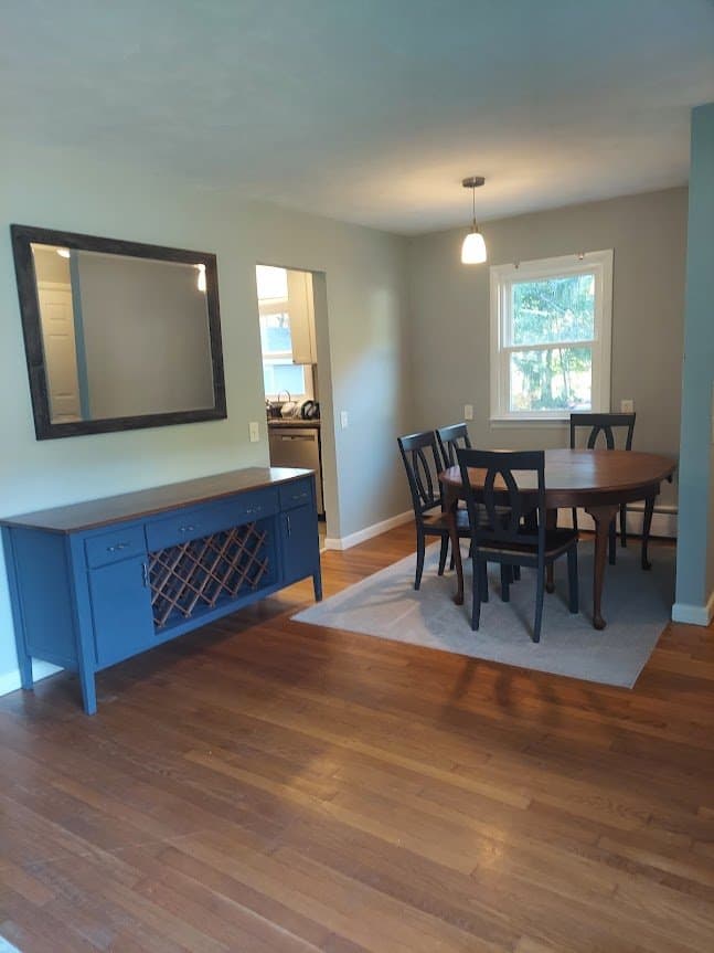 Gales Ferry House: 9 Stone Ct
