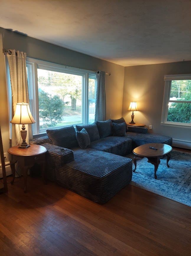Gales Ferry House: 9 Stone Ct