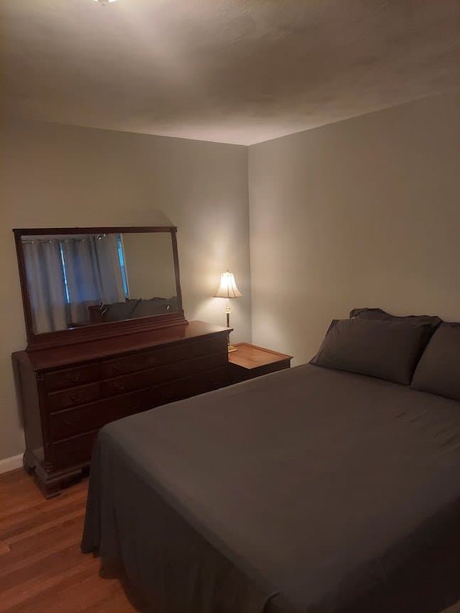 Gales Ferry House: 9 Stone Ct