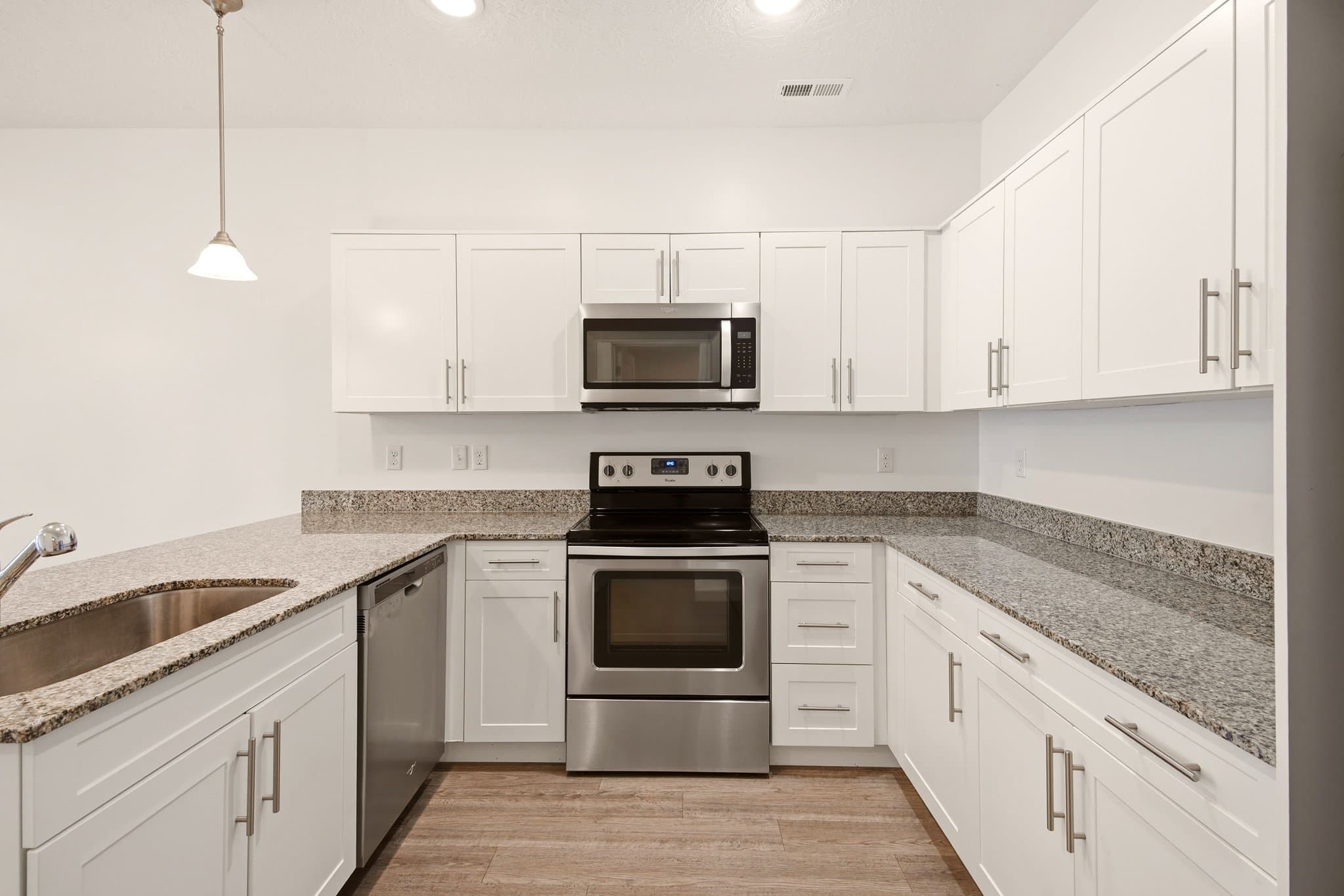 Vineyard Apartment: 250 N Mill Rd