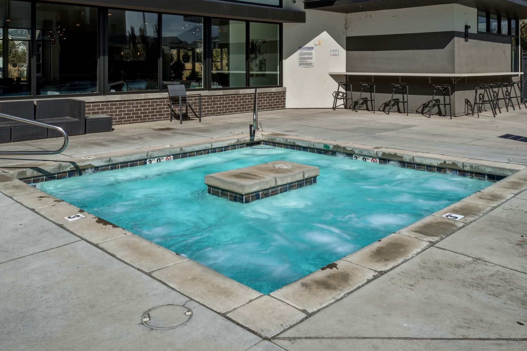 Vineyard Apartment: 250 N Mill Rd