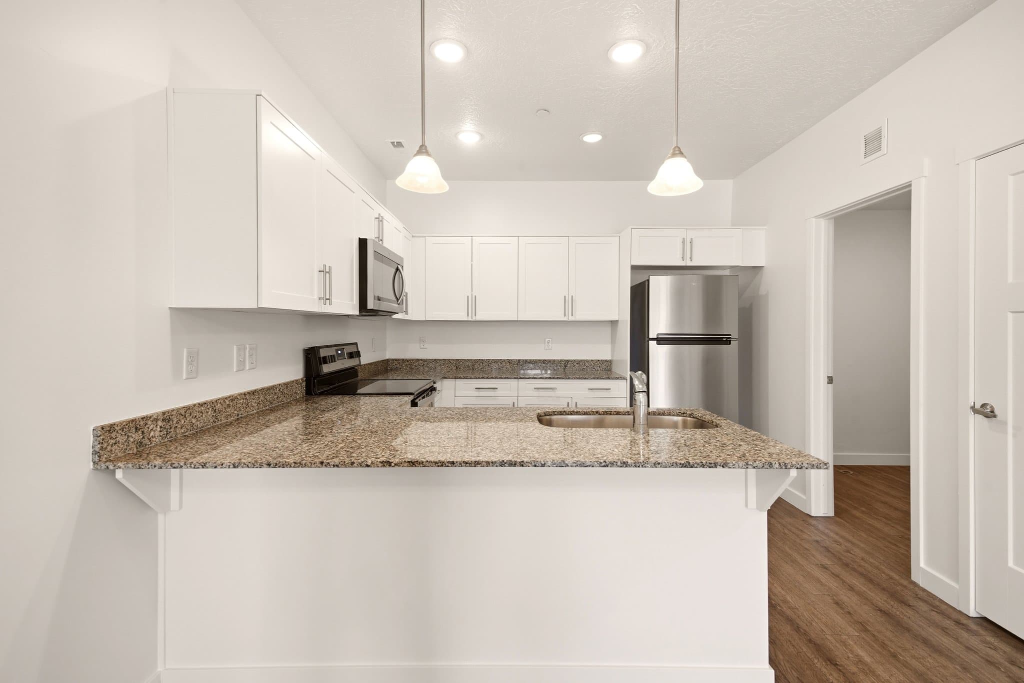 Vineyard Apartment: 250 N Mill Rd