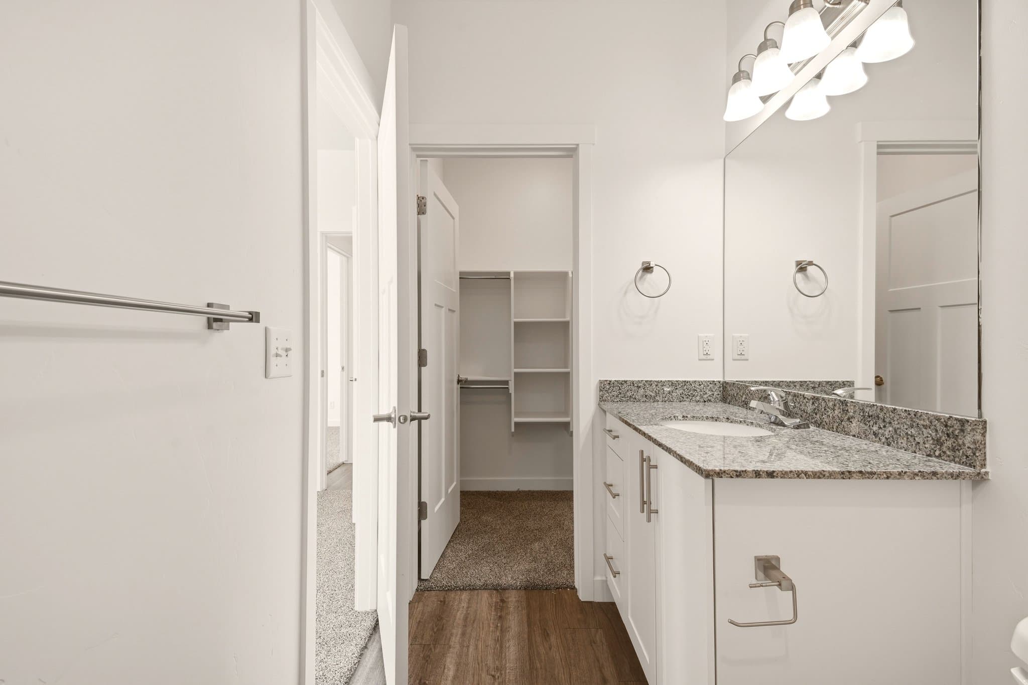 Vineyard Apartment: 250 N Mill Rd
