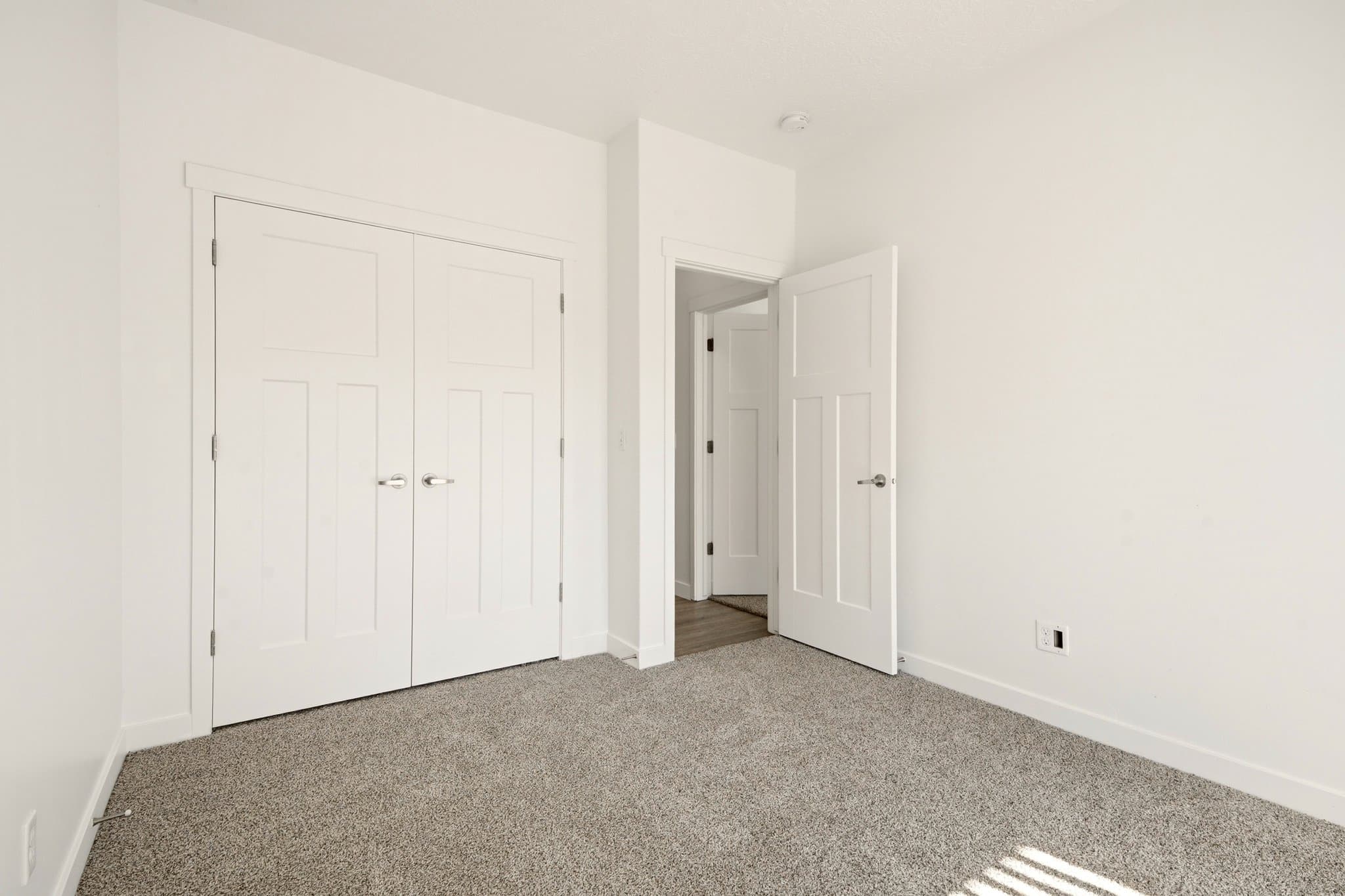 Vineyard Apartment: 250 N Mill Rd