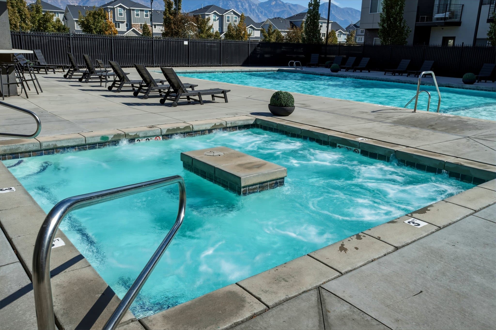 Vineyard Apartment: 250 N Mill Rd