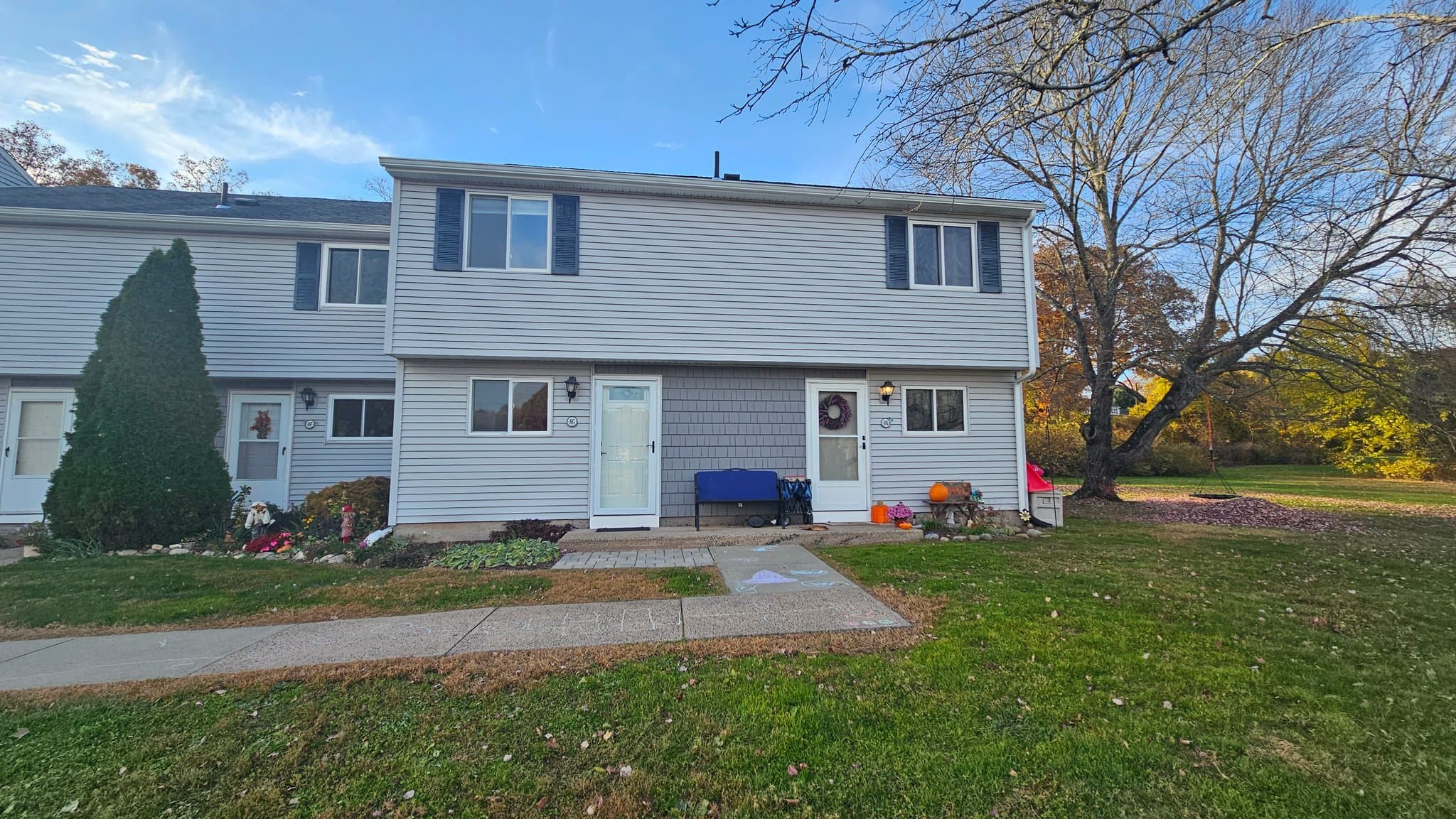 EAST GRANBY Townhome: 16 Seymour Rd