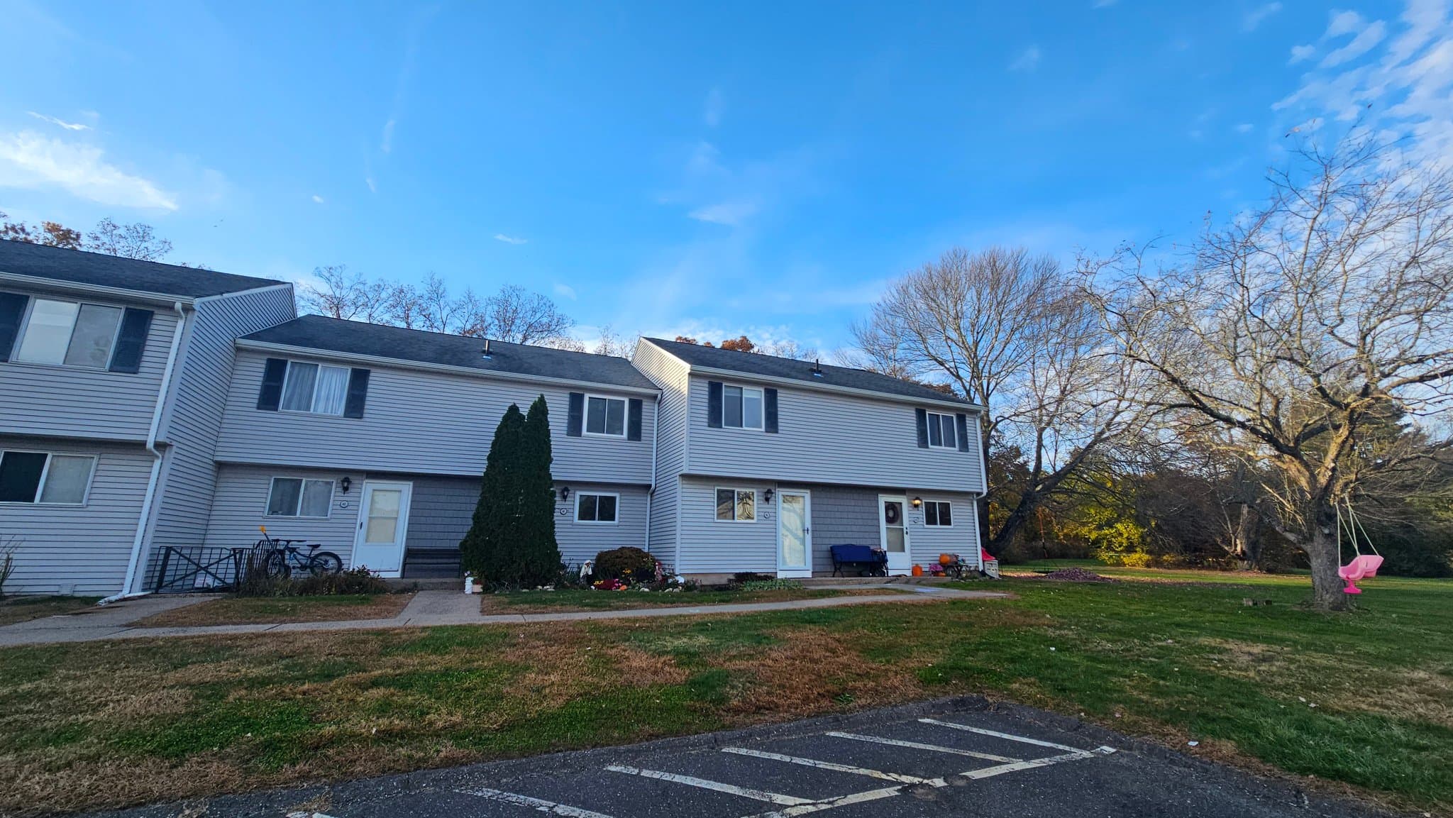 EAST GRANBY Townhome: 16 Seymour Rd
