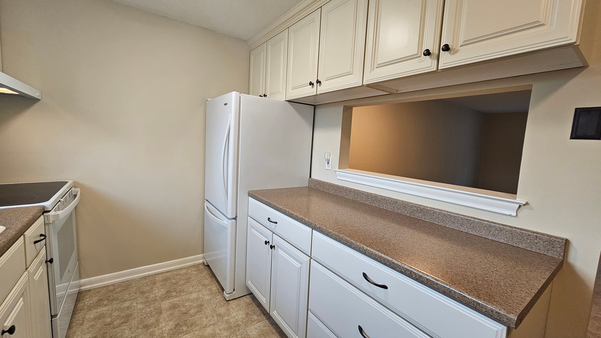 EAST GRANBY Townhome: 16 Seymour Rd