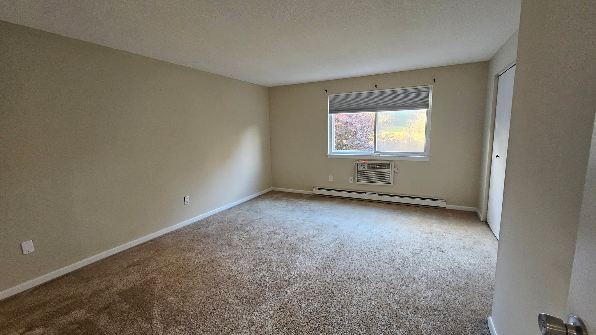 EAST GRANBY Townhome: 16 Seymour Rd