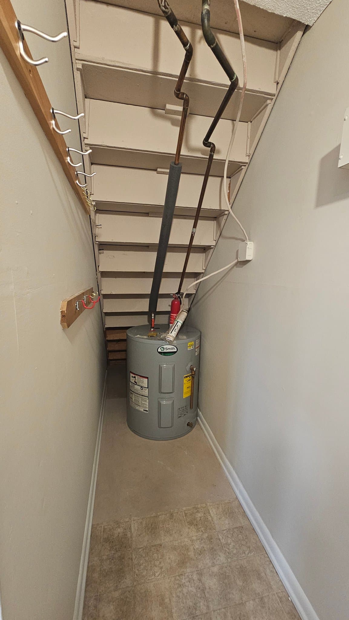 EAST GRANBY Townhome: 16 Seymour Rd