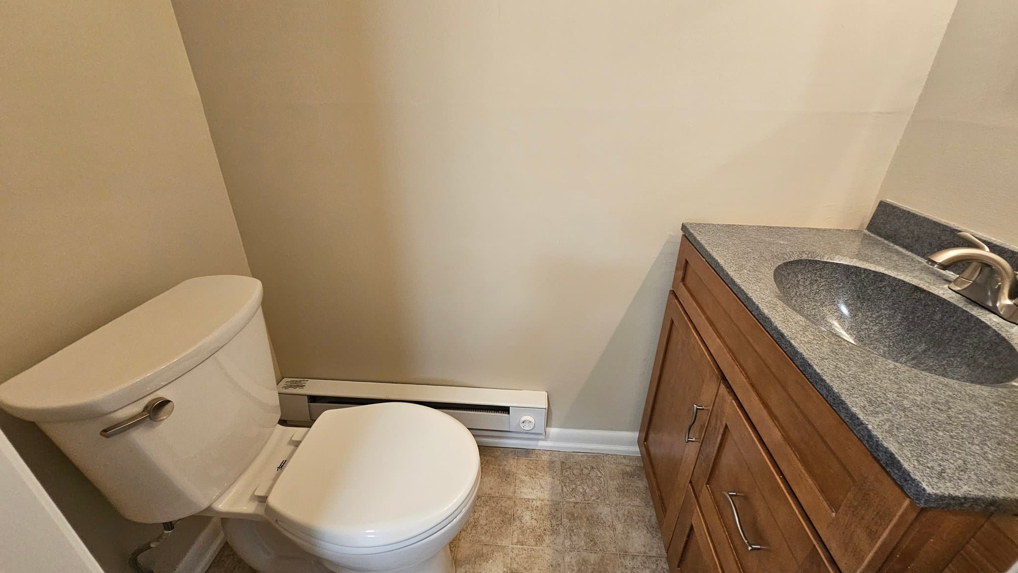 EAST GRANBY Townhome: 16 Seymour Rd