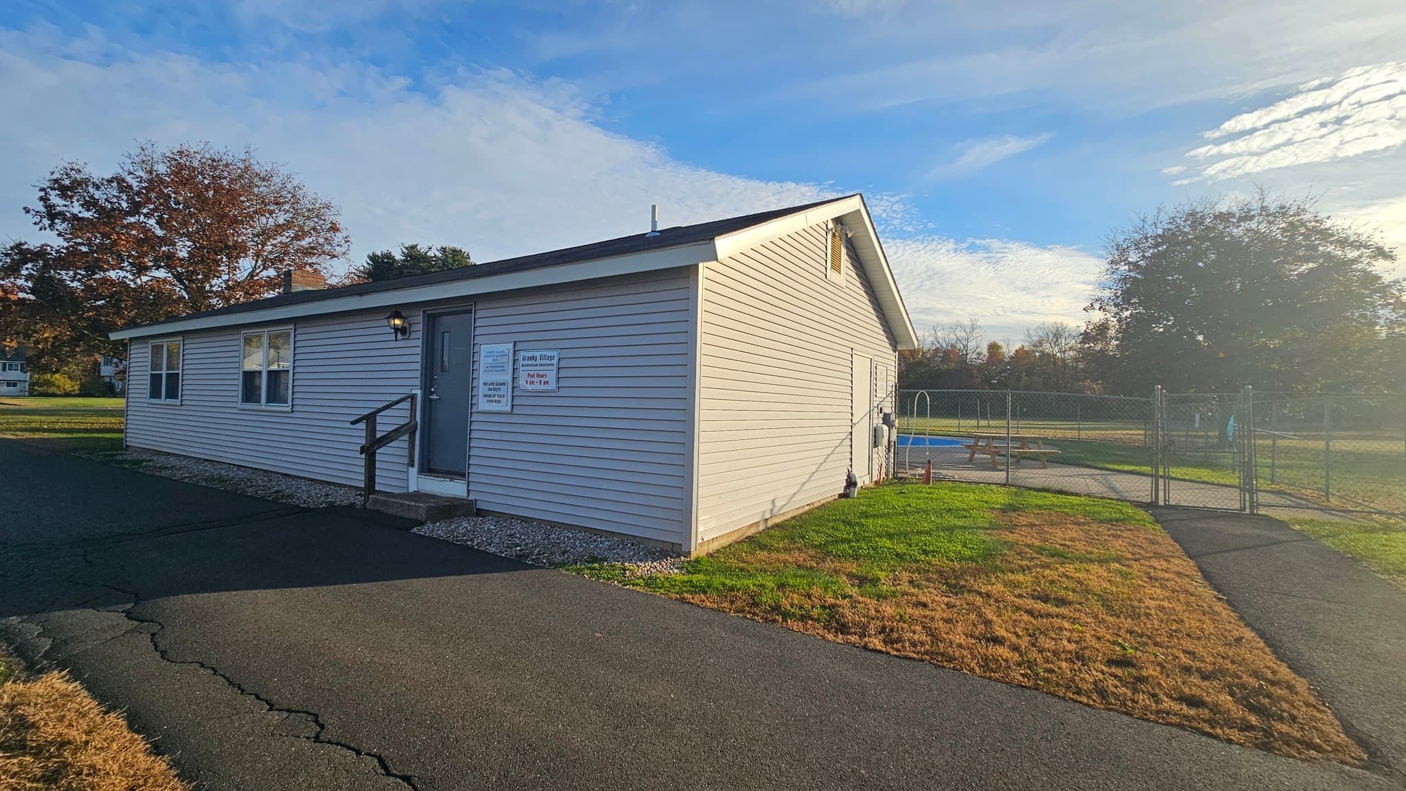EAST GRANBY Townhome: 16 Seymour Rd