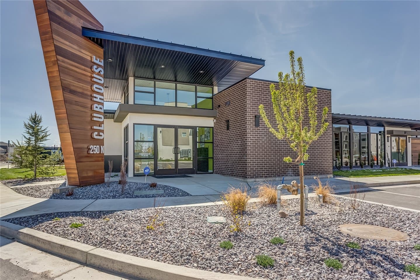 Vineyard Apartment: 250 N Mill Rd