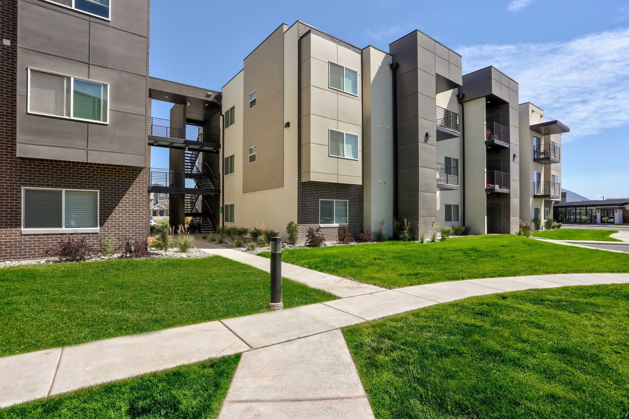 Vineyard Apartment: 250 N Mill Rd