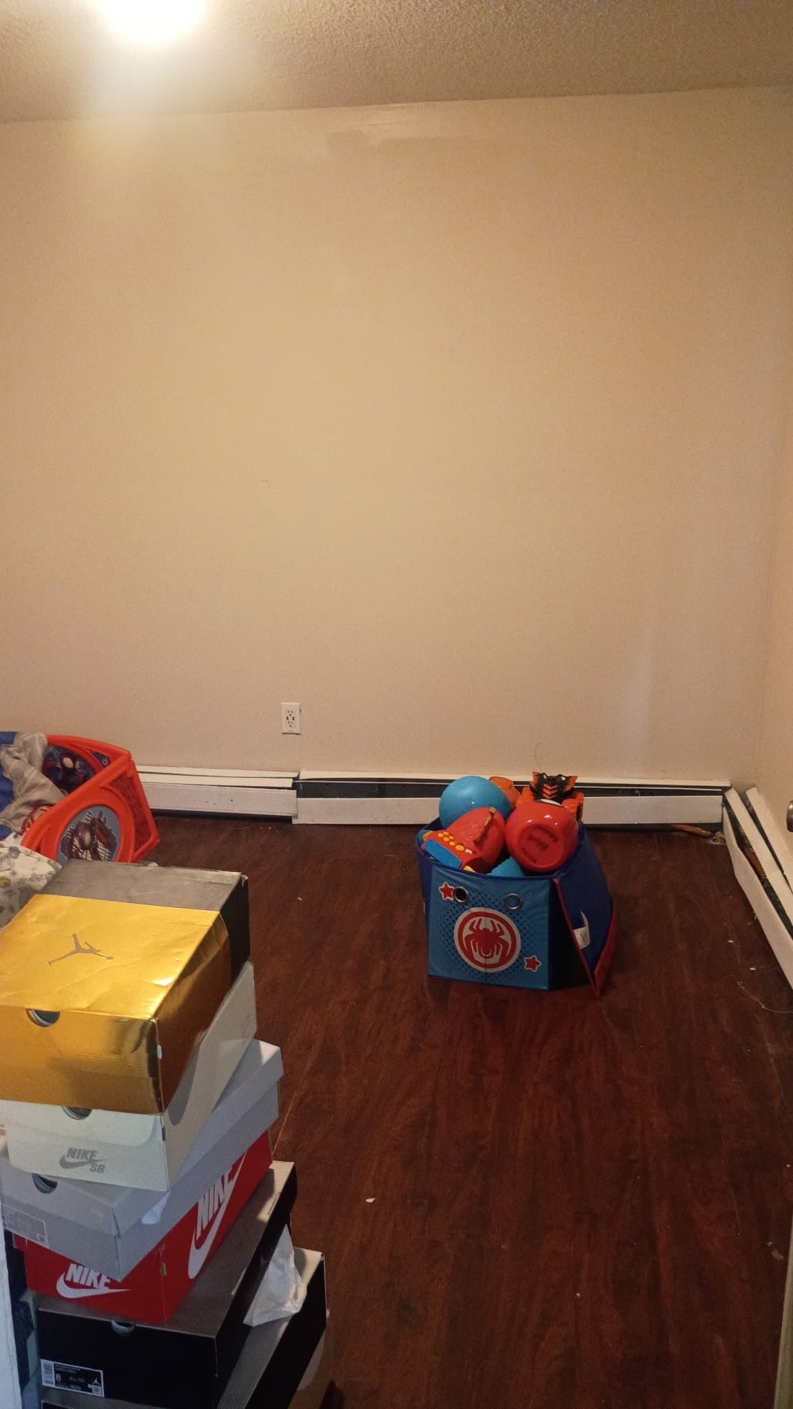 Central Falls Apartment: 702 Dexter St