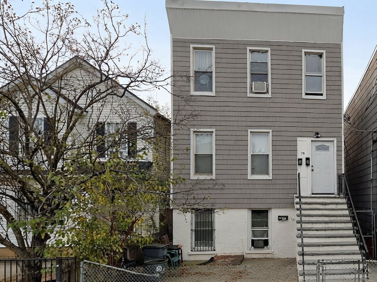 Jersey City Apartment: 79 Myrtle Ave