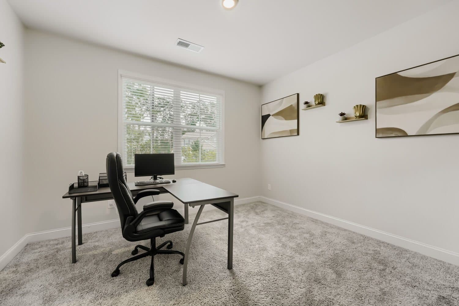 Dallas House: 38 Leyland Circle Dallas
