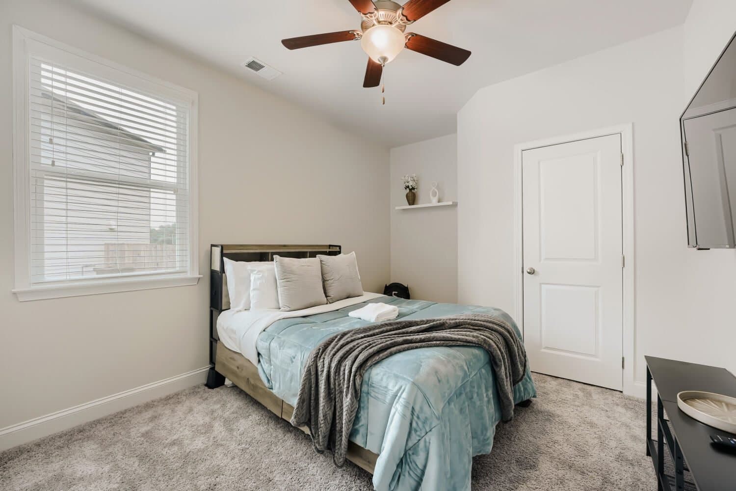 Dallas House: 38 Leyland Circle Dallas