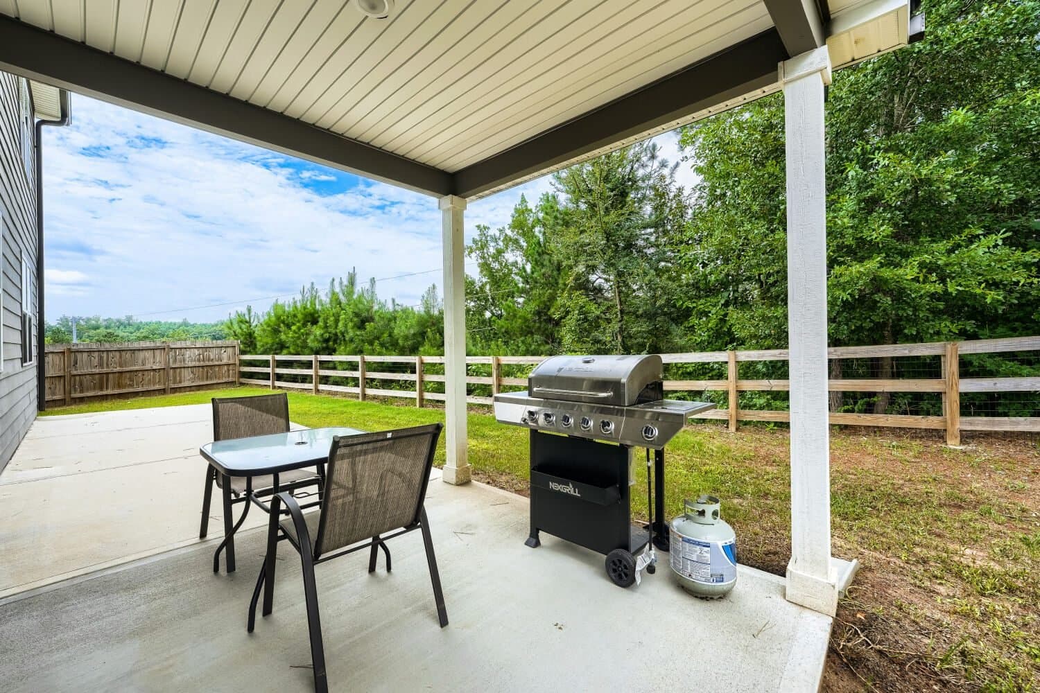 Dallas House: 38 Leyland Circle Dallas