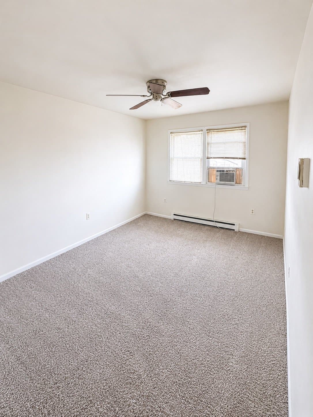 Glenside Townhome: 2539 Jenkintown Rd