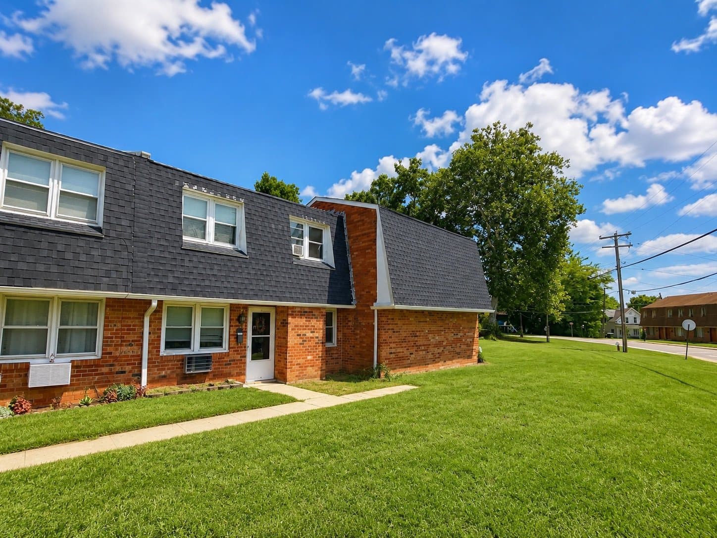 Glenside Townhome: 2539 Jenkintown Rd