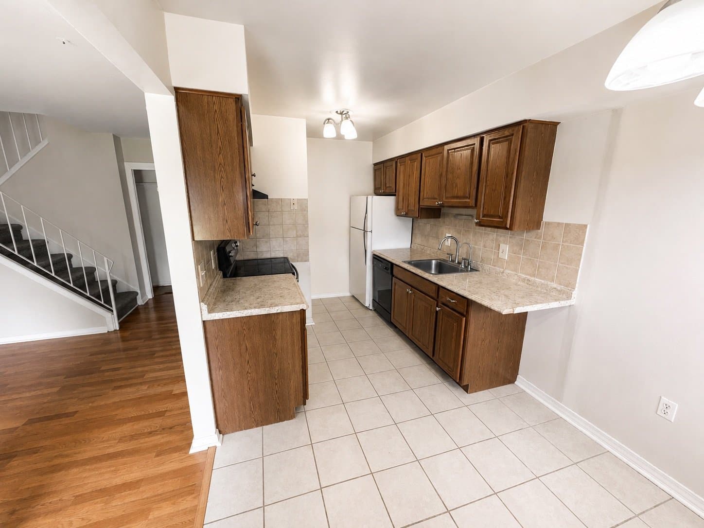 Glenside Townhome: 2539 Jenkintown Rd