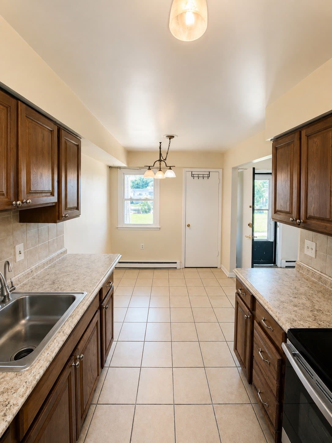 Glenside Townhome: 2539 Jenkintown Rd