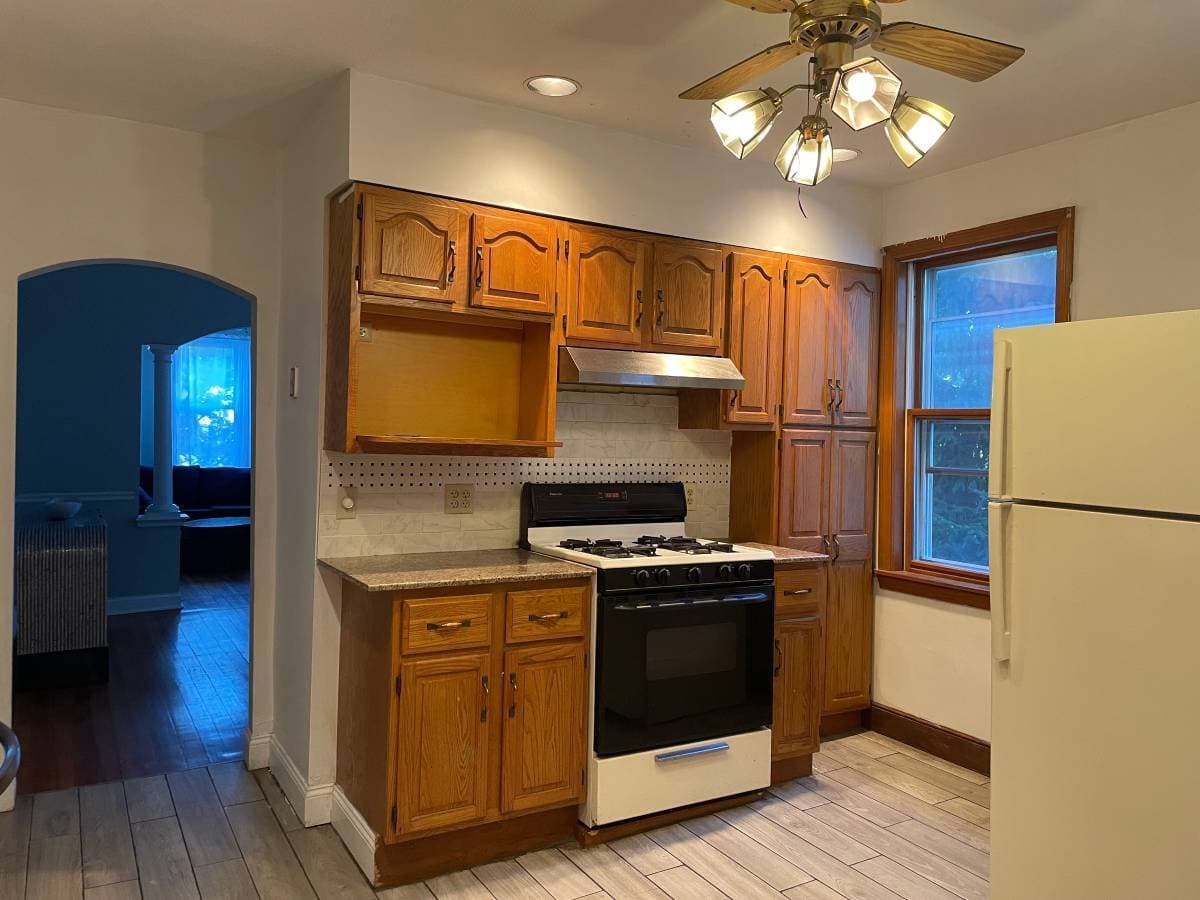 Belmont Single Room: 416 Trapelo Rd