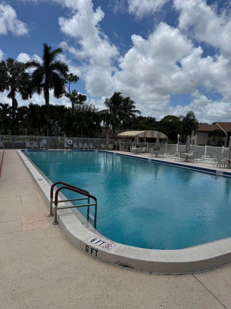 Greenacres Condo: 629 Sea Pine Way