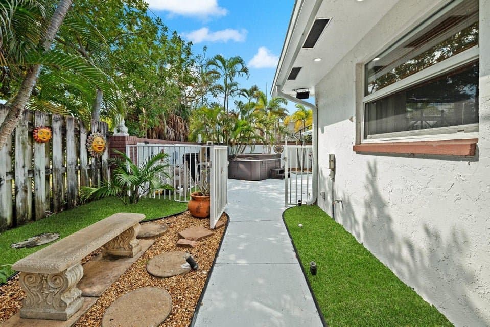Fort Lauderdale Townhome: 2200 NE 36th St