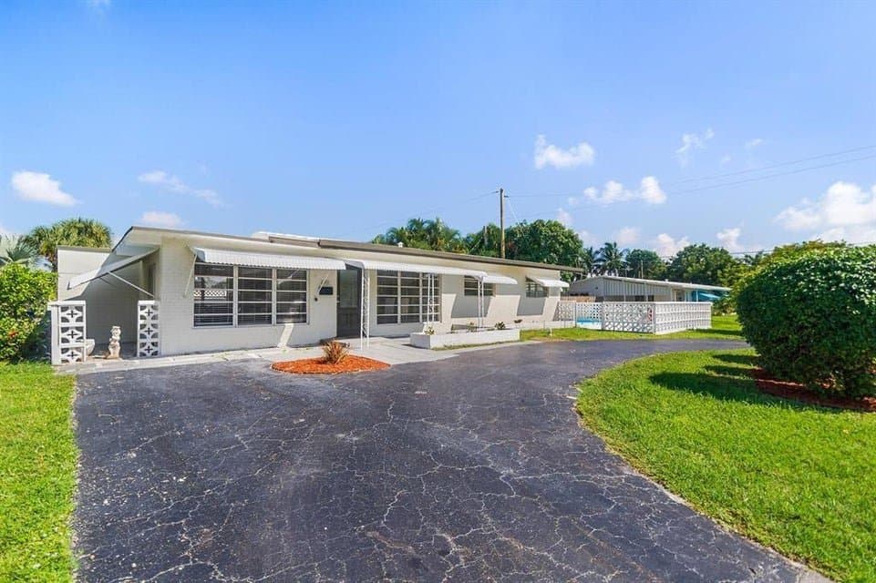 Pompano Beach House: 2501 NE 12th St