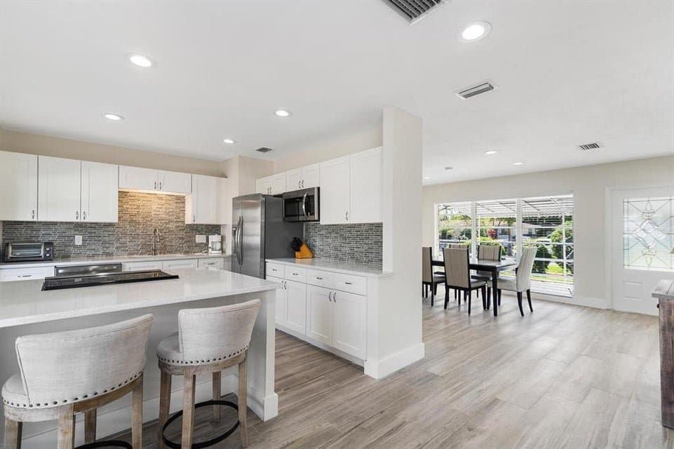 Pompano Beach House: 2501 NE 12th St